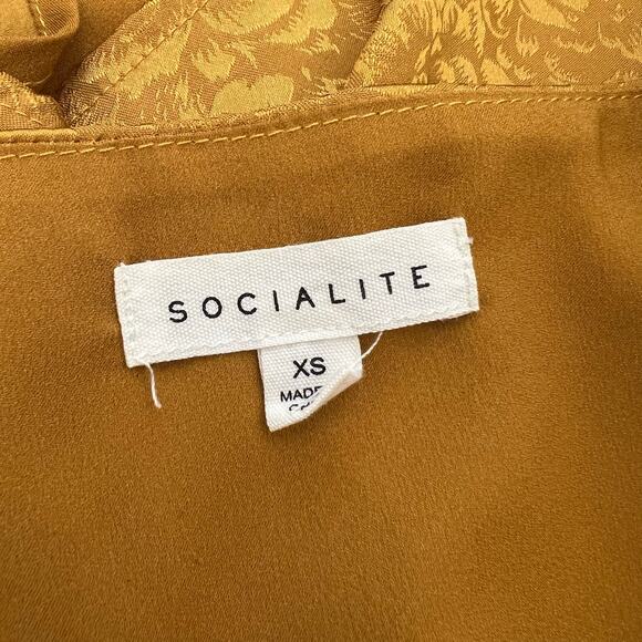 Socialite scalloped v-neck floral brocade tank top yellow gold - Picture 6 of 7